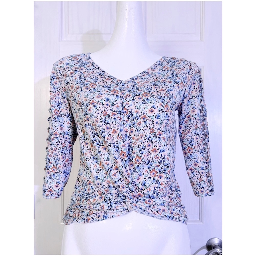 GUC | A. Byer | V Neck Lattice Cutout 3/4 Sleeve Floral Blouse w/Ruching | Small